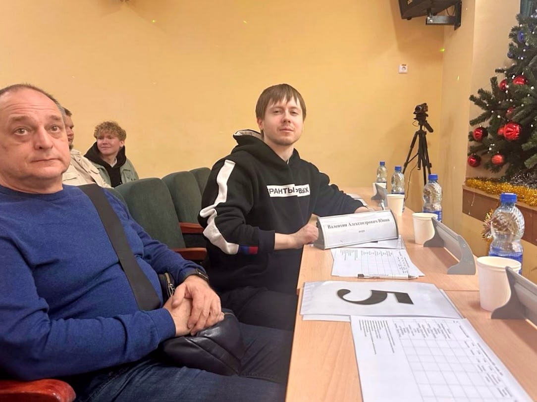 Советники директора ОКГ «Столица» стал членом жюри Кубка КВН. Фото: официальная страница Образовательного комплекса градостроительства «Столица» в социальных сетях