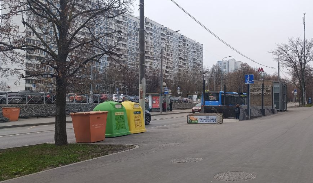 Контейнеры для раздельного сбора отходов появились в районе Зябликово. Фото: официальная страница управы района Зябликово в социальных сетях