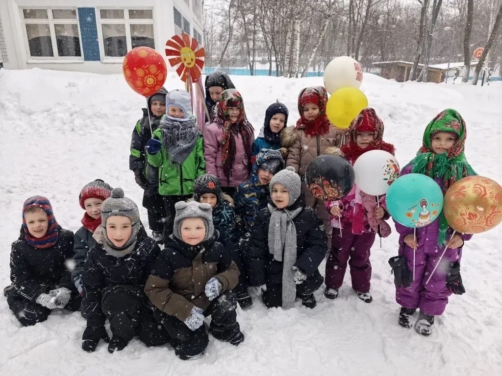 Празднование Масленицы прошло среди воспитанников детского сада при школе №534. Фото: официальная страница школы №534 в социальных сетях